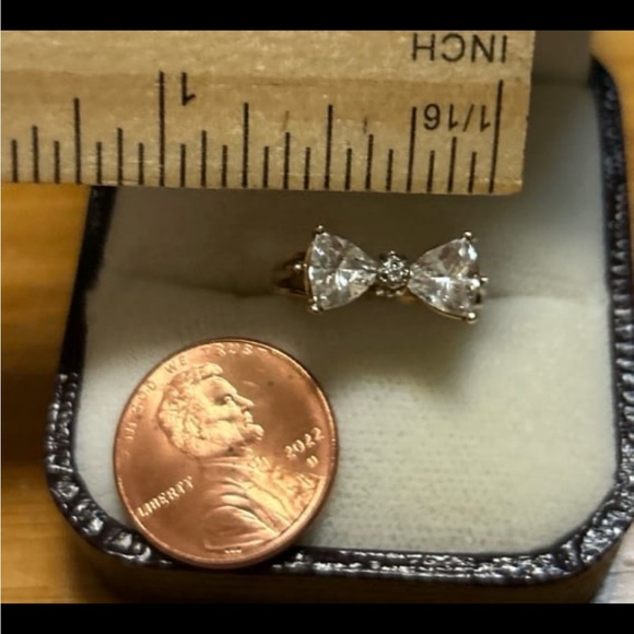 10k 10Karat solid yellow gold cubic zirconia bow tie ring size 6. - Picture 11 of 13